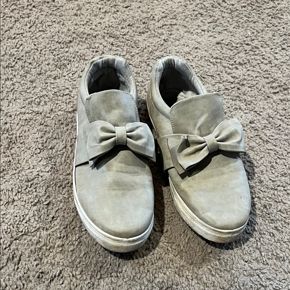 Gray Bow Slip-On Sneakers